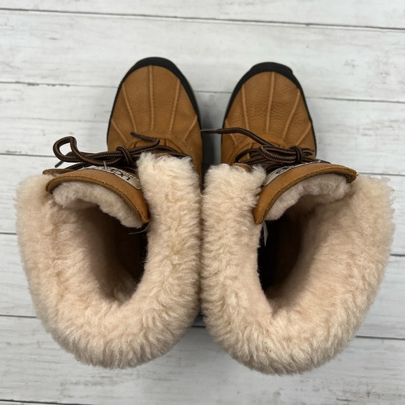 UGG Women’s Adirondack III Winter Sheepskin Boots Size 9 - Picture 9 of 12